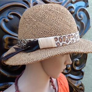 VINTAGE FABINI NY 100% Straw SunHat with Cheetah Print Band & Black Feathers